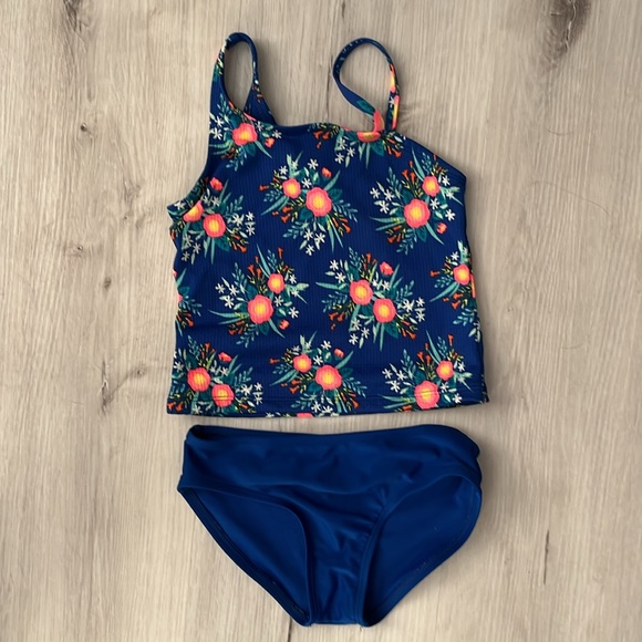 Pair of girls Cat & Jack two-piece swimsuits size 6/6X EUC - Picture 4 of 5